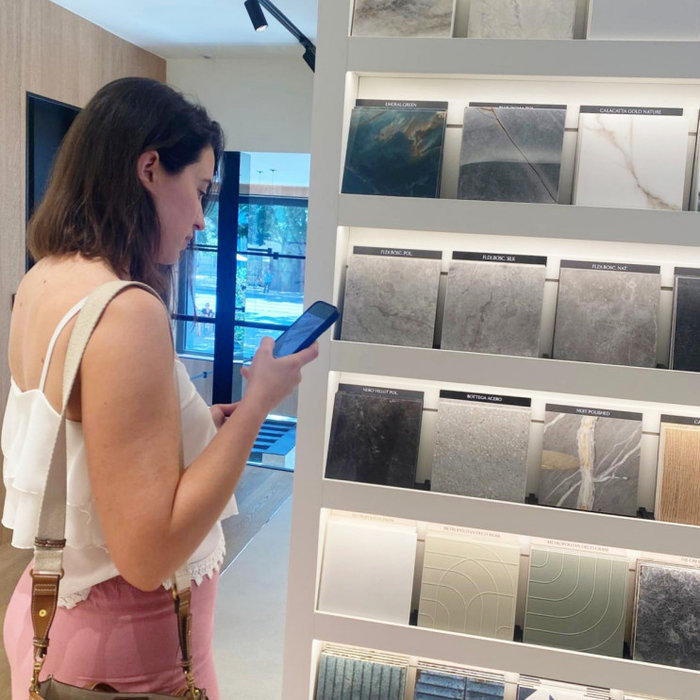 Visitando tienda de materiales