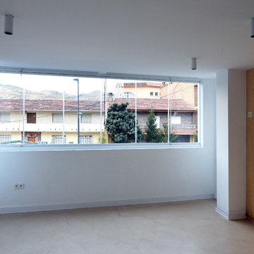 Galería con ventana sin marcos