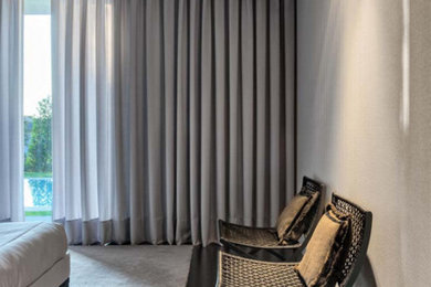 Bedroom - modern bedroom idea in New York