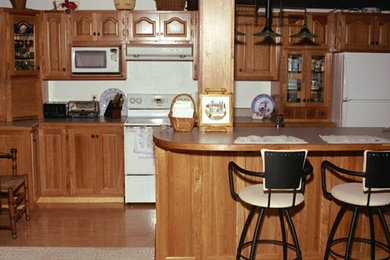Kitchen - traditional kitchen idea in Portland Maine