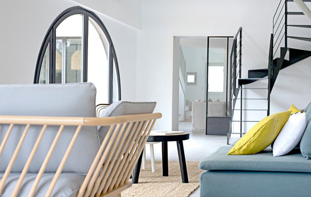 Coastal Living Room by Into interior design