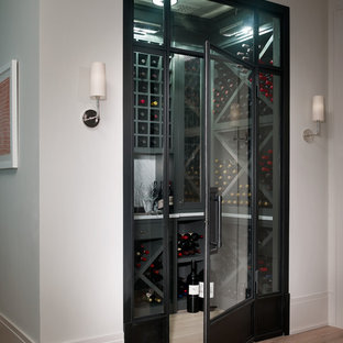 Inredning av en klassisk vinkällare