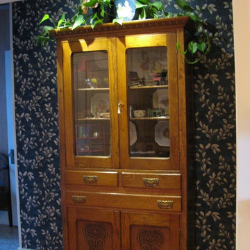 Antique Standout