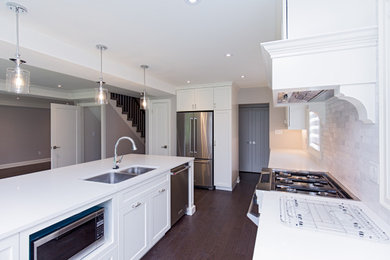 Example of a kitchen design in Toronto