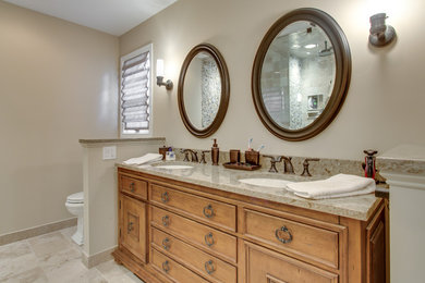 Inspiration for a transitional bathroom remodel in Chicago