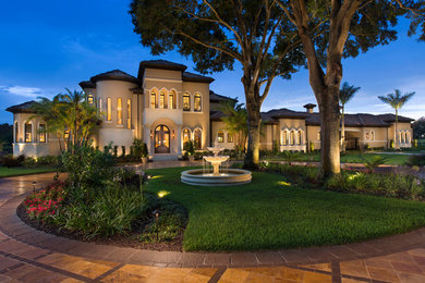 Example of a tuscan home design design in Tampa
