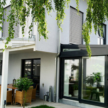 Blick auf den Wintergarten und Terrasse