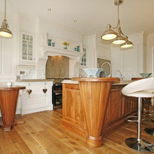 Kitchen in cream and walnut