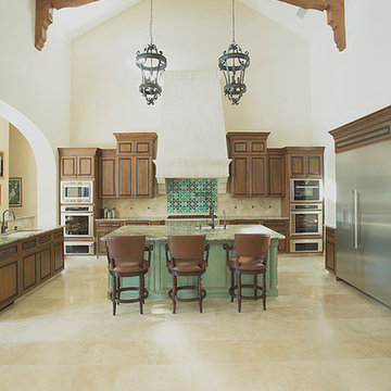Spacious Kitchen - Chic Elegance