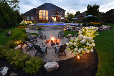Inspiration for a transitional landscaping in Other.