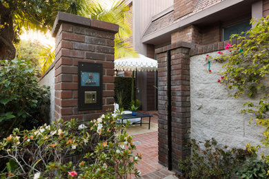 Design ideas for an entryway in Los Angeles.