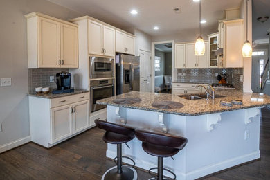 Inspiration for a kitchen remodel in Las Vegas