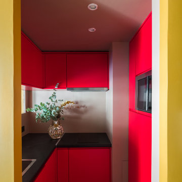 Une petite cuisine colorée