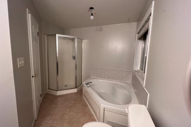 Inspiration for a modern bathroom remodel in Toronto