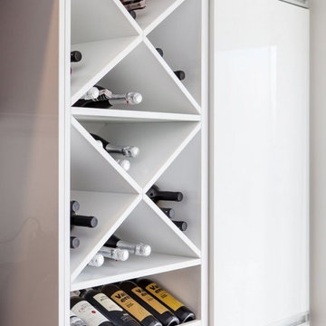 High Gloss Doors with Aluminum Integrated Handle