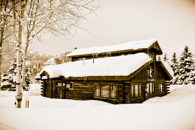 Example of a mountain style home design design in Other