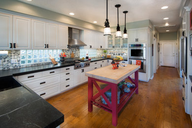 Example of an eclectic kitchen design in Sacramento