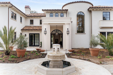 Example of a tuscan home design design in San Francisco
