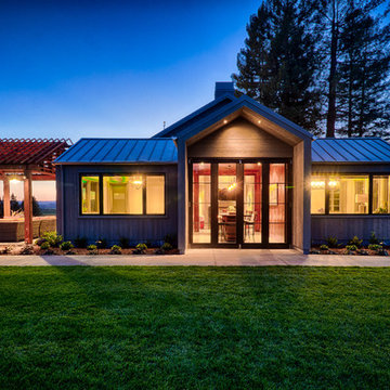 AG Bi-Folds Create an Indoor-Outdoor Tasting Experience at Robert Young Winery