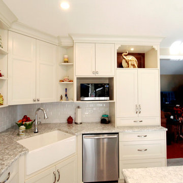 Egbers Residence Two tone kitchen