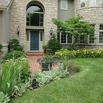 N.E. Courtney Dr, Lee's Summit, MO