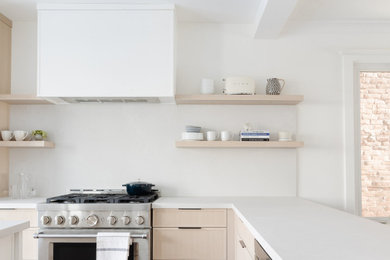 Kitchen photo in Toronto