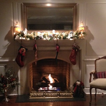 TRANSITIONAL STYLE HOME HOLIDAY DECOR