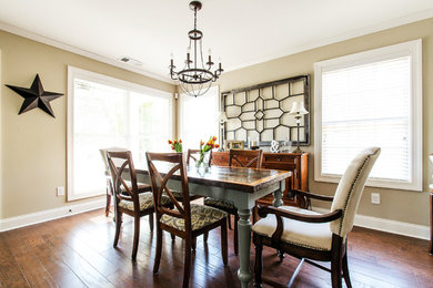Example of a classic dining room design in Atlanta