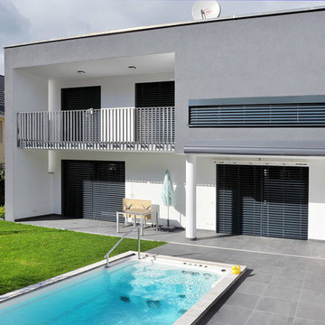 Schwarzer Kubus in Berlin- Lichtenberg