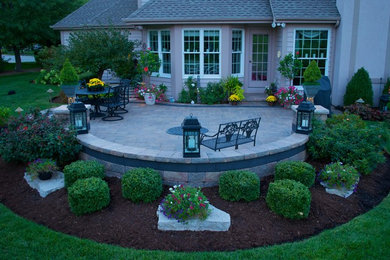 Example of a classic patio design in Chicago