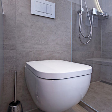 Aus einem Badezimmer wird ein Duschbad im Münchner Osten