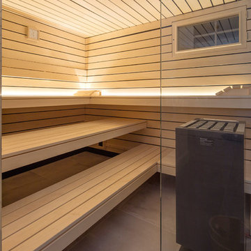 Design-Sauna in heller Espe mit frei schwebenden Bänken