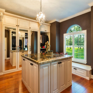 Custom Walk-in Closets