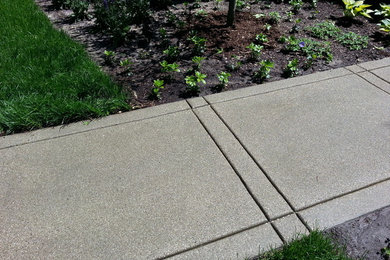 Photo of a traditional landscaping in Chicago.