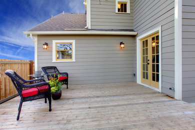 Transitional deck photo in Tampa