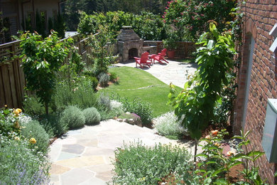 Photo of a mediterranean landscaping in San Francisco.