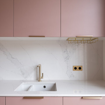 La cuisine rose et marbre blanc d'Antoine