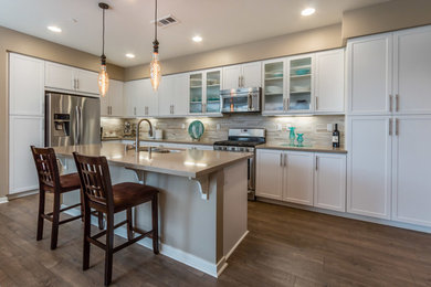 Example of a kitchen design in Orange County