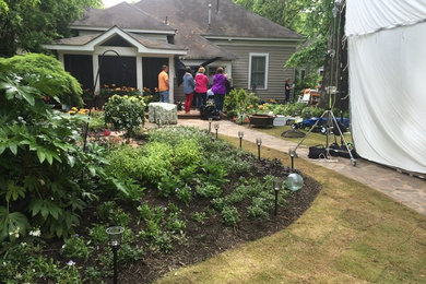 Photo of a traditional landscaping in Atlanta.