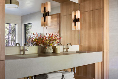 Example of a minimalist bathroom design in Boise