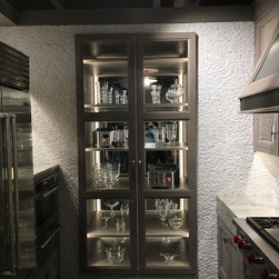 Galleries & Displays - Undercabinet Lighting