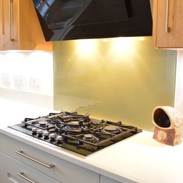 Painted & Natural Oak Shaker
