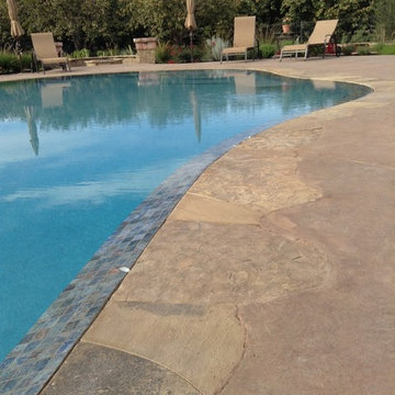 Lodi perimeter overflow pool