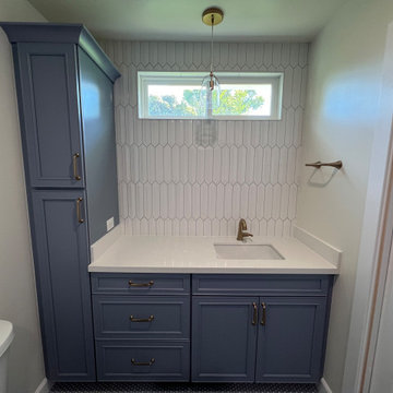 Clark White Contour Picket Tile & Waypoint 470 Cabinets in Mist