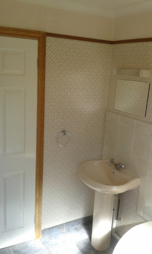 Bathroom with peach suite colour scheme to update please? Houzz UK