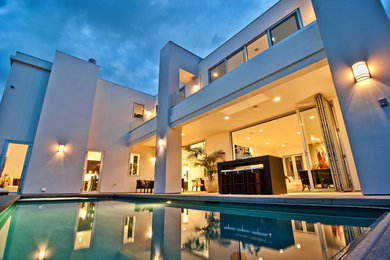 Inspiration for a large contemporary pool remodel in Los Angeles