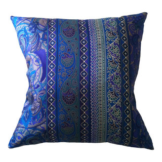 https://st.hzcdn.com/fimgs/6df14964055272d7_1203-w320-h320-b1-p10--traditional-decorative-pillows.jpg