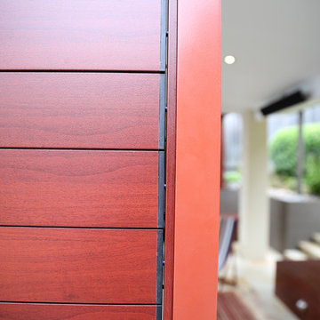 Customised sliding privacy screen (operable louvres)