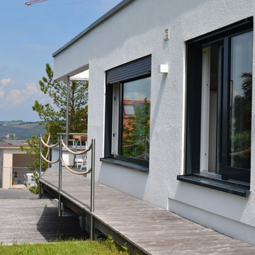 Flachdachhaus im Bauhausstil mit intergrierter Großraum-Garage