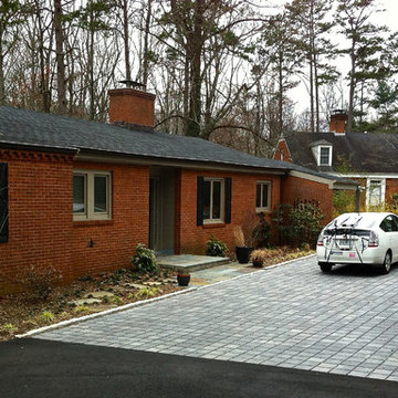Rugby Road, Charlottesville: Green+midCentury=Thoroughly Modern Entry